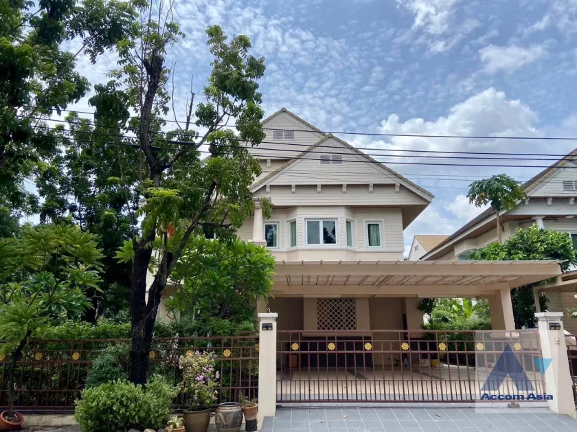  4 Bedrooms  House For Sale in Pattanakarn, Bangkok  near ARL Hua Mak (AA36531)