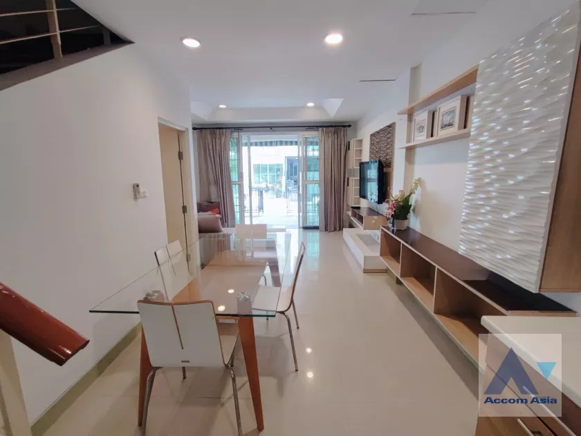 3 Bedrooms  Townhouse For Rent in Ratchadapisek, Bangkok  (AA36533)
