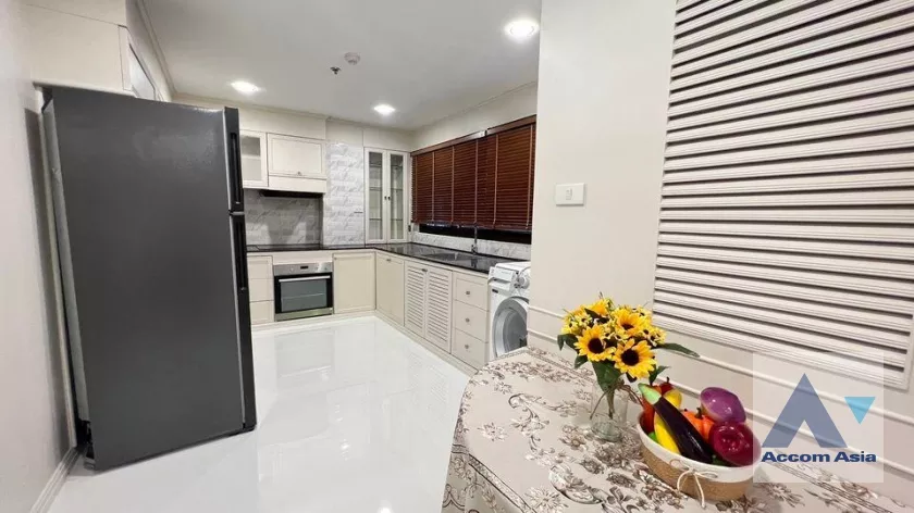 unit 3 Bedrooms  Apartment For Rent in Sukhumvit, Bangkok  near BTS Phrom Phong (AA36534)