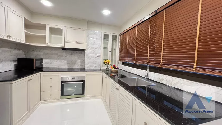 unit 3 Bedrooms  Apartment For Rent in Sukhumvit, Bangkok  near BTS Phrom Phong (AA36534)