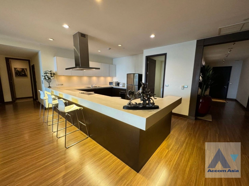 unitFully Furnished | Sleek modern condo with elegant décor and city views (AA36539)