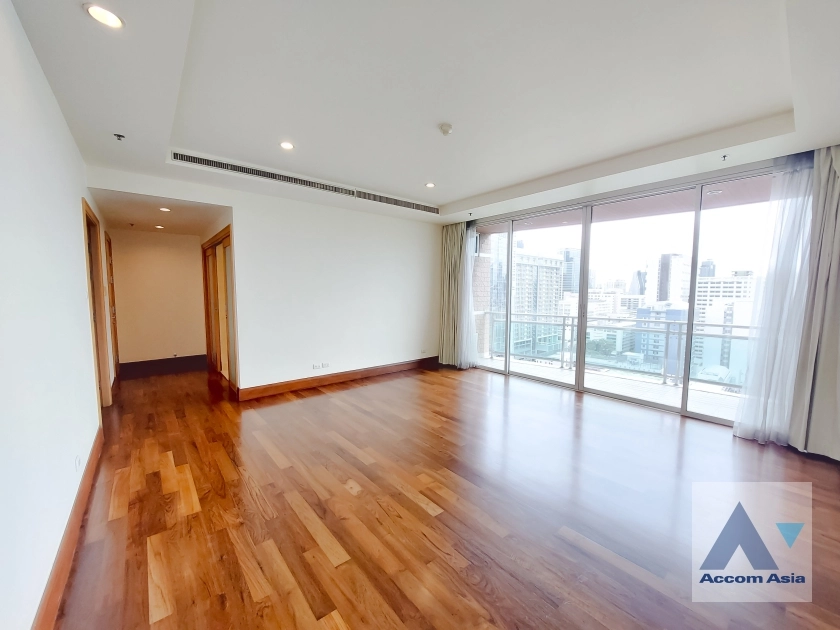 5  4 br Condominium For Rent in Ploenchit ,Bangkok BTS Ratchadamri at Baan Ratchadamri AA36540