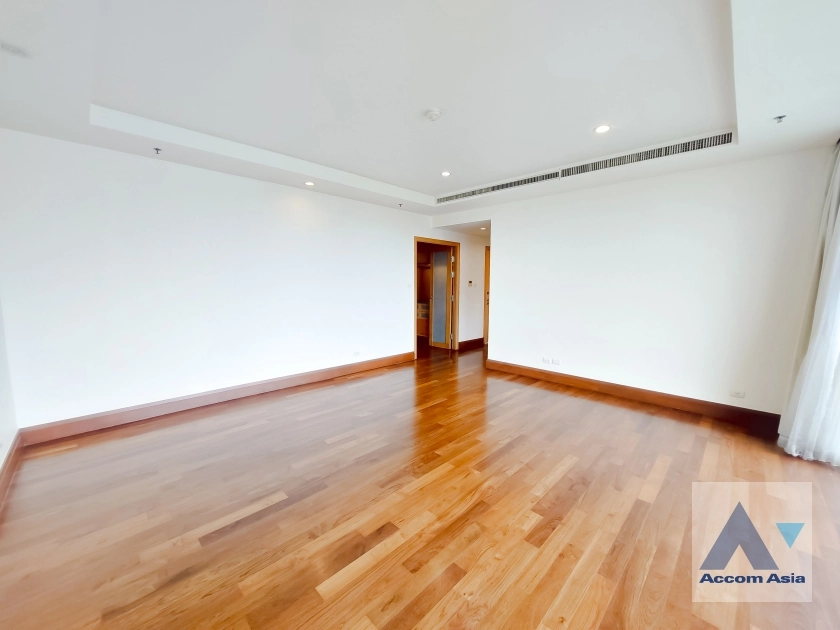 6  4 br Condominium For Rent in Ploenchit ,Bangkok BTS Ratchadamri at Baan Ratchadamri AA36540