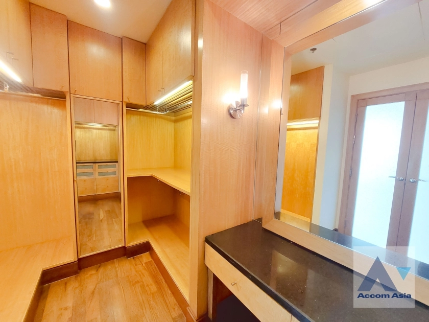 10  4 br Condominium For Rent in Ploenchit ,Bangkok BTS Ratchadamri at Baan Ratchadamri AA36540