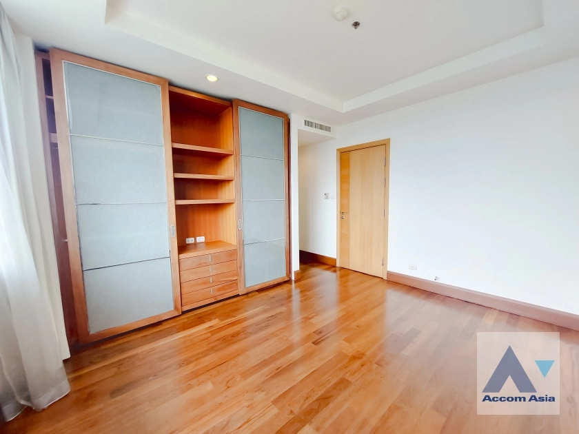 16  4 br Condominium For Rent in Ploenchit ,Bangkok BTS Ratchadamri at Baan Ratchadamri AA36540