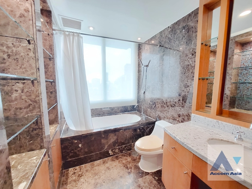 18  4 br Condominium For Rent in Ploenchit ,Bangkok BTS Ratchadamri at Baan Ratchadamri AA36540