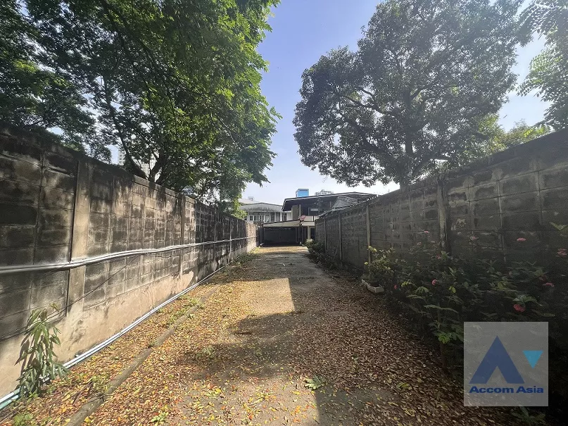 5  House For Rent in Sukhumvit ,Bangkok BTS Ekkamai AA36548