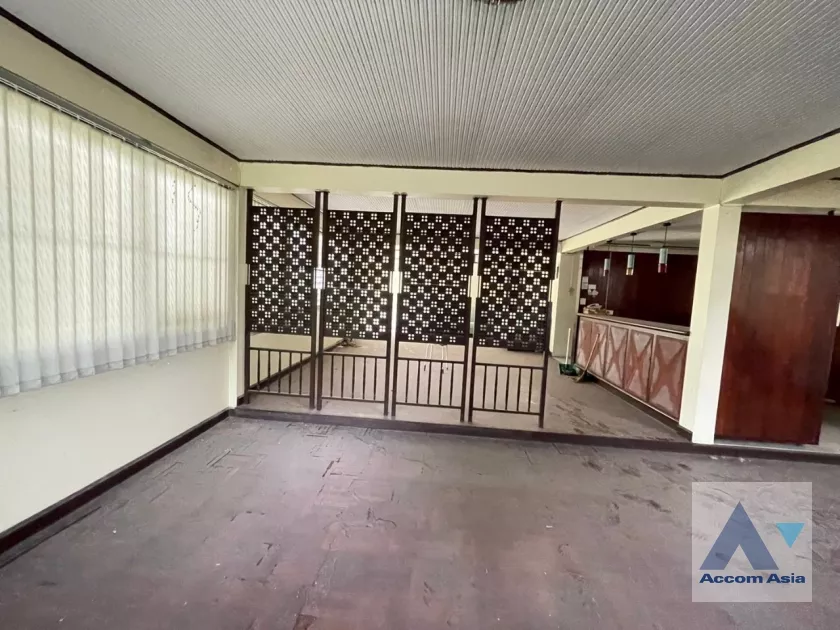 30  House For Rent in Sukhumvit ,Bangkok BTS Ekkamai AA36548