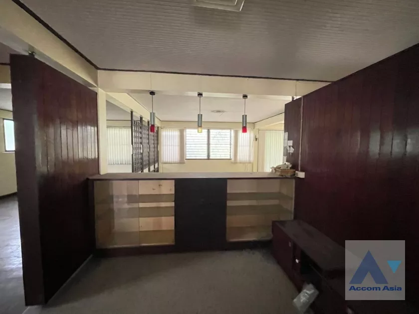 32  House For Rent in Sukhumvit ,Bangkok BTS Ekkamai AA36548