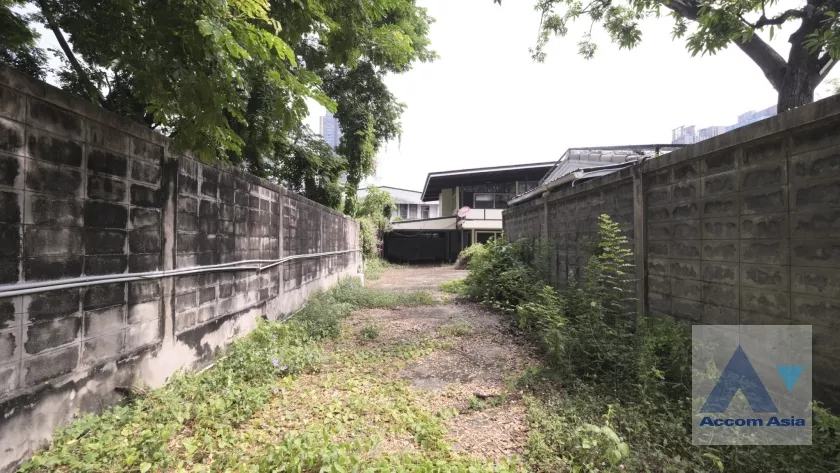 37  House For Rent in Sukhumvit ,Bangkok BTS Ekkamai AA36548