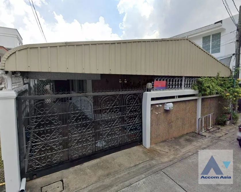  2  3 br House For Sale in Phaholyothin ,Bangkok BTS Ari AA36552