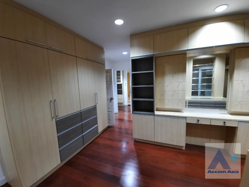 15  House For Rent in Phaholyothin ,Bangkok BTS Ari AA36553