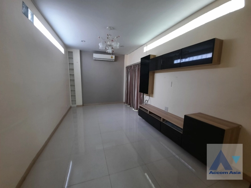 14  House For Rent in Phaholyothin ,Bangkok BTS Ari AA36553