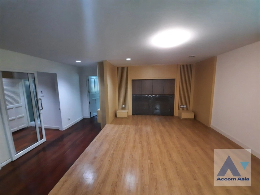 16  House For Rent in Phaholyothin ,Bangkok BTS Ari AA36553
