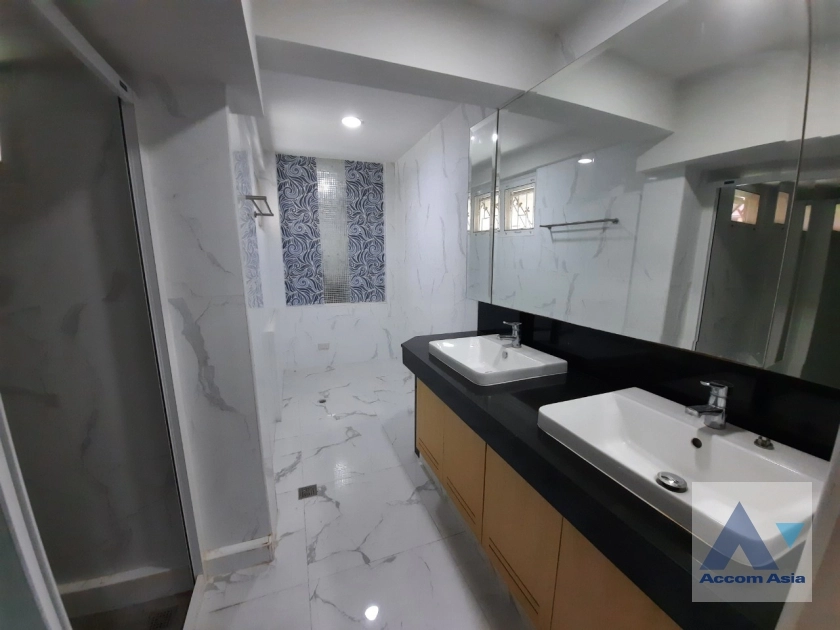 21  House For Rent in Phaholyothin ,Bangkok BTS Ari AA36553