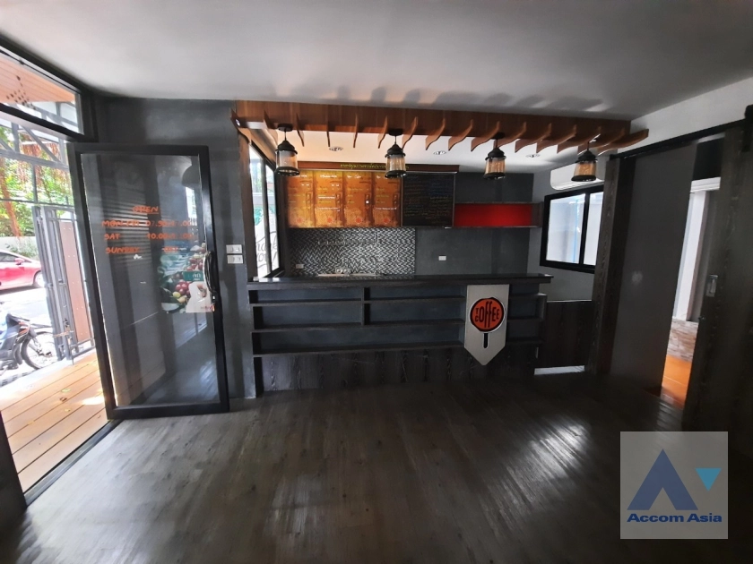 8  House For Rent in Phaholyothin ,Bangkok BTS Ari AA36553