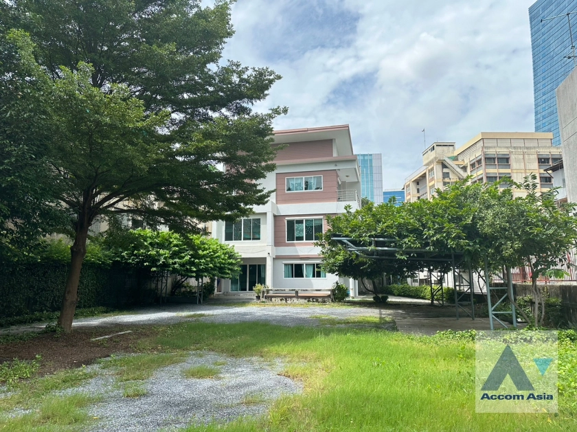 21  4 br House For Rent in Phaholyothin ,Bangkok BTS Ari AA36557