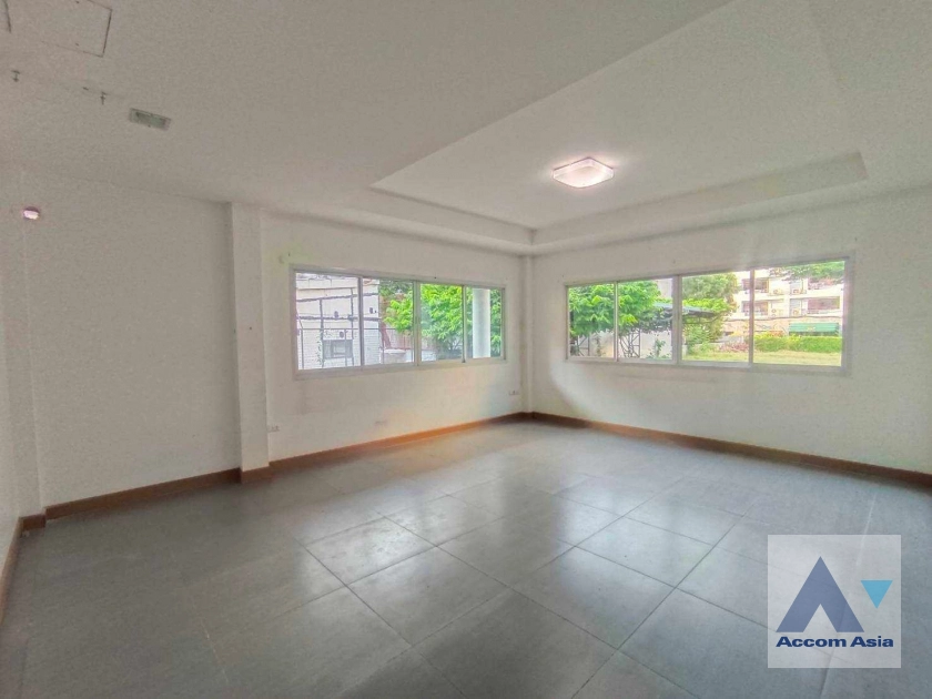 4  4 br House For Rent in Phaholyothin ,Bangkok BTS Ari AA36557