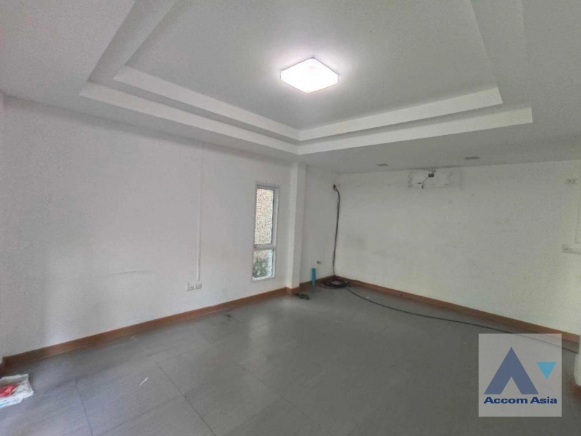 7  4 br House For Rent in Phaholyothin ,Bangkok BTS Ari AA36557