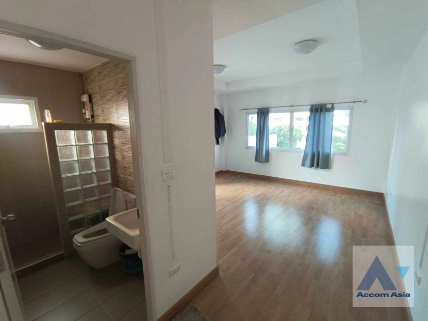 18  4 br House For Rent in Phaholyothin ,Bangkok BTS Ari AA36557