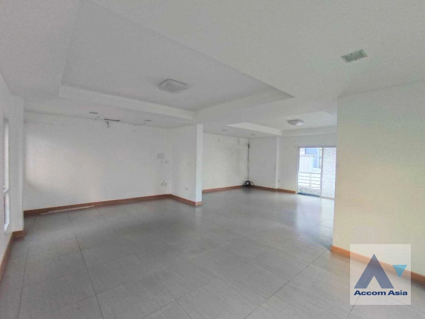  1  4 br House For Rent in Phaholyothin ,Bangkok BTS Ari AA36557