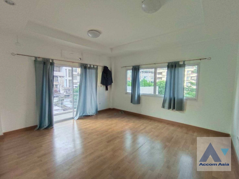 15  4 br House For Rent in Phaholyothin ,Bangkok BTS Ari AA36557