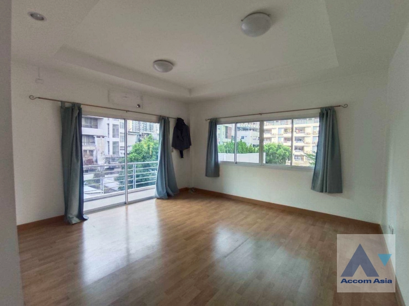 16  4 br House For Rent in Phaholyothin ,Bangkok BTS Ari AA36557
