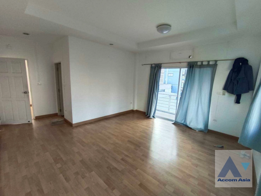 17  4 br House For Rent in Phaholyothin ,Bangkok BTS Ari AA36557