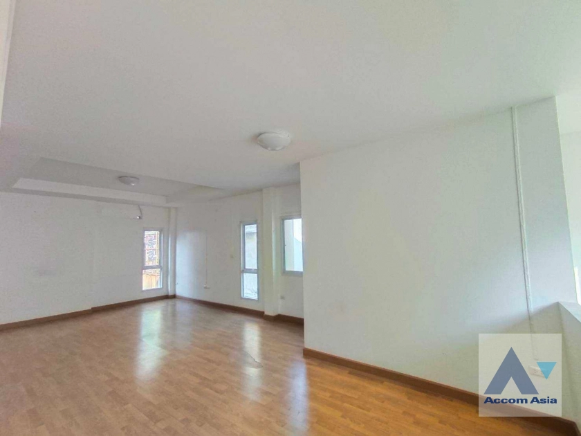 13  4 br House For Rent in Phaholyothin ,Bangkok BTS Ari AA36557