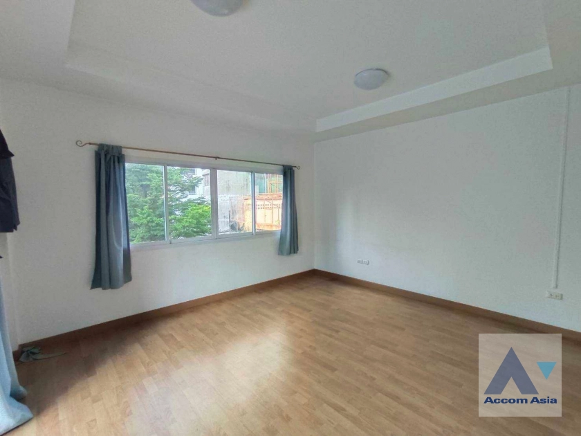 14  4 br House For Rent in Phaholyothin ,Bangkok BTS Ari AA36557