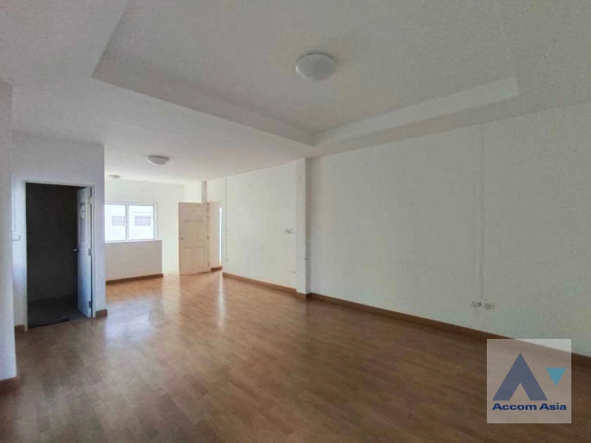 9  4 br House For Rent in Phaholyothin ,Bangkok BTS Ari AA36557