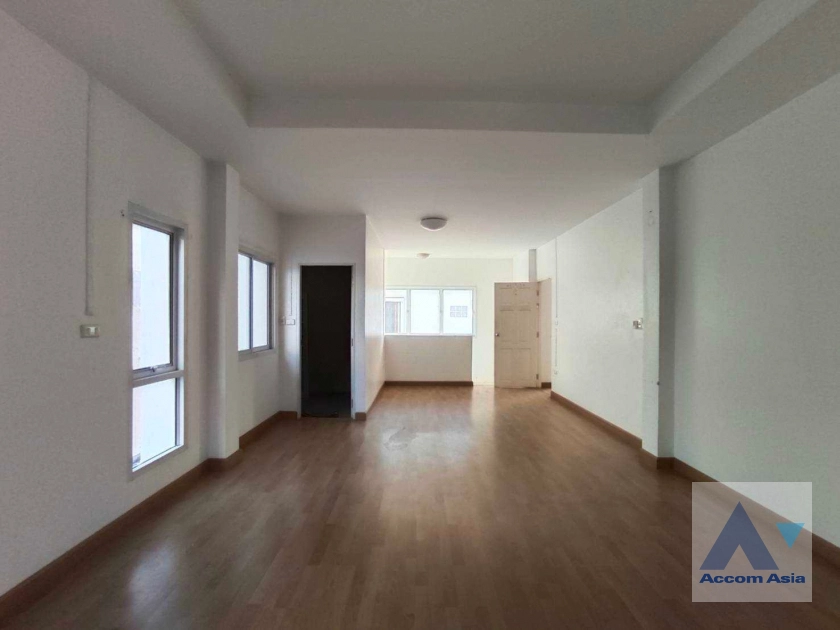 8  4 br House For Rent in Phaholyothin ,Bangkok BTS Ari AA36557