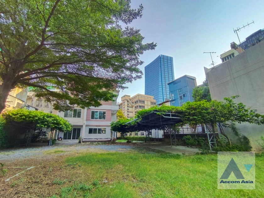 22  4 br House For Rent in Phaholyothin ,Bangkok BTS Ari AA36557