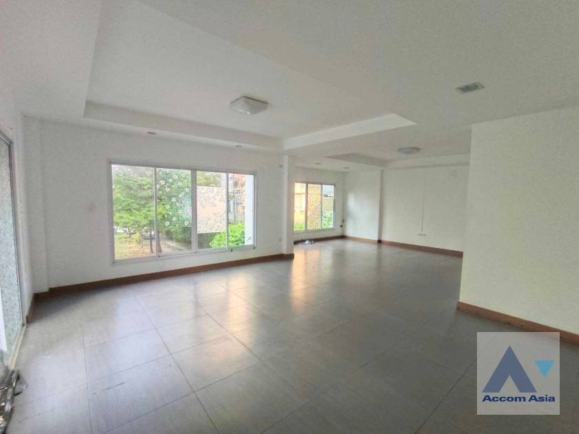  1  4 br House For Rent in Phaholyothin ,Bangkok BTS Ari AA36557