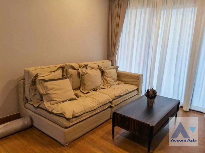 4 Bedrooms  House For Rent in ,   (AA36563)
