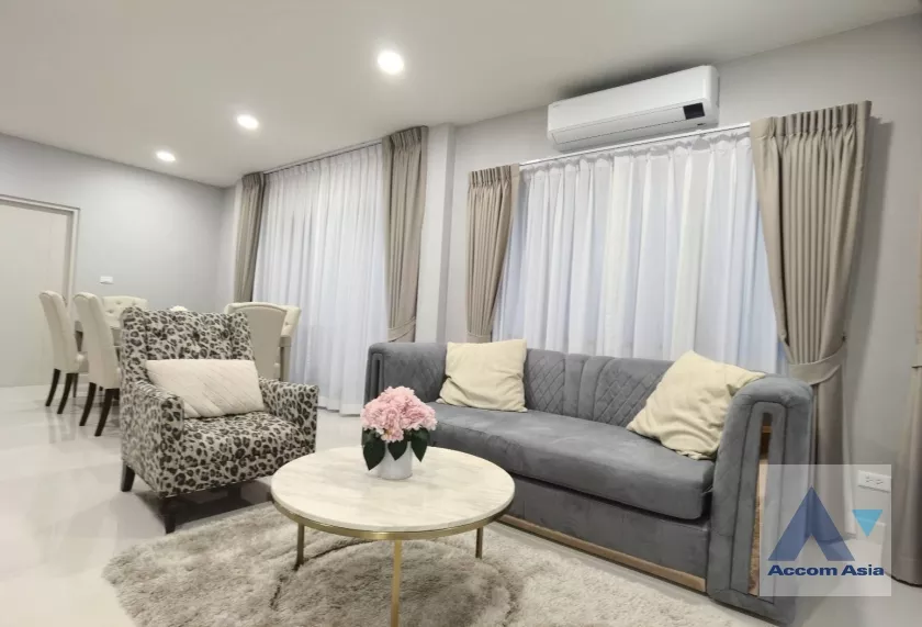 unit 4 Bedrooms  House For Rent & Sale in Samutprakan, Samutprakan  (AA36563)