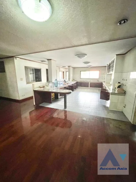 unit 6 Bedrooms  Building For Sale in Charoen Nakhon, Bangkok  near BTS Krung Thon Buri (AA36566)