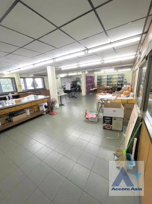 unit 6 Bedrooms  Building For Sale in Charoen Nakhon, Bangkok  near BTS Krung Thon Buri (AA36566)