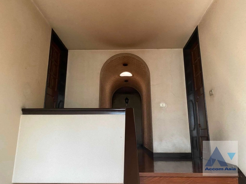 4  4 br House For Sale in Sukhumvit ,Bangkok BTS Phrom Phong AA36567