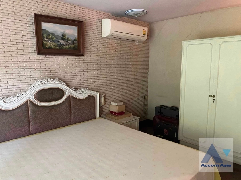 8  4 br House For Sale in Sukhumvit ,Bangkok BTS Phrom Phong AA36567