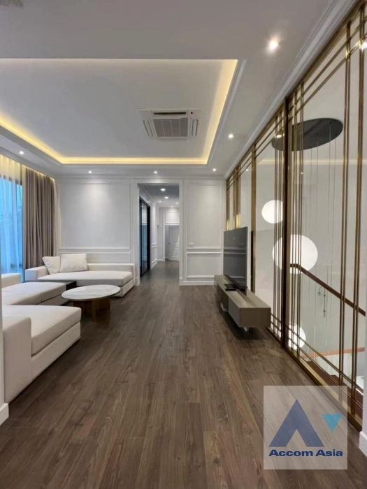  1  7 br House For Rent in Phaholyothin ,Bangkok BTS Saphan-Kwai AA36570