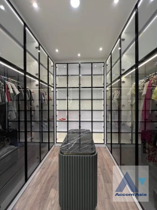 11  7 br House For Rent in Phaholyothin ,Bangkok BTS Saphan-Kwai AA36570