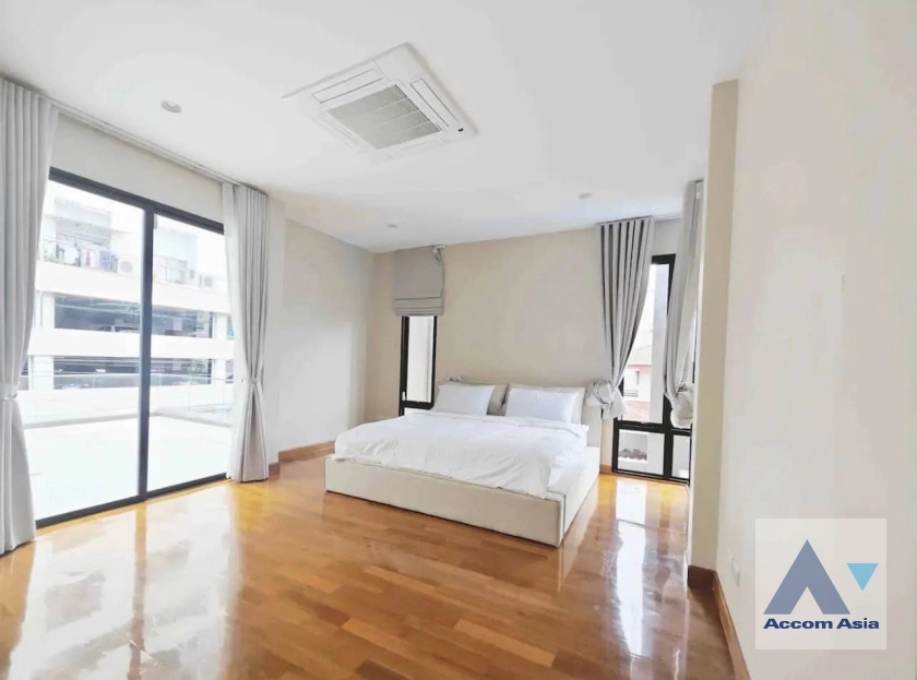 9  7 br House For Rent in Phaholyothin ,Bangkok BTS Saphan-Kwai AA36570