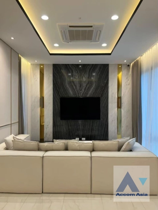 4  7 br House For Rent in Phaholyothin ,Bangkok BTS Saphan-Kwai AA36570