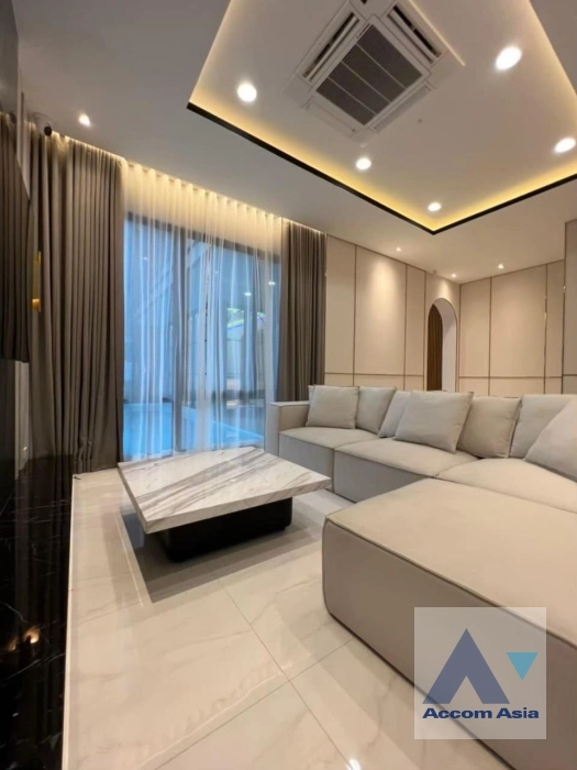  1  7 br House For Rent in Phaholyothin ,Bangkok BTS Saphan-Kwai AA36570