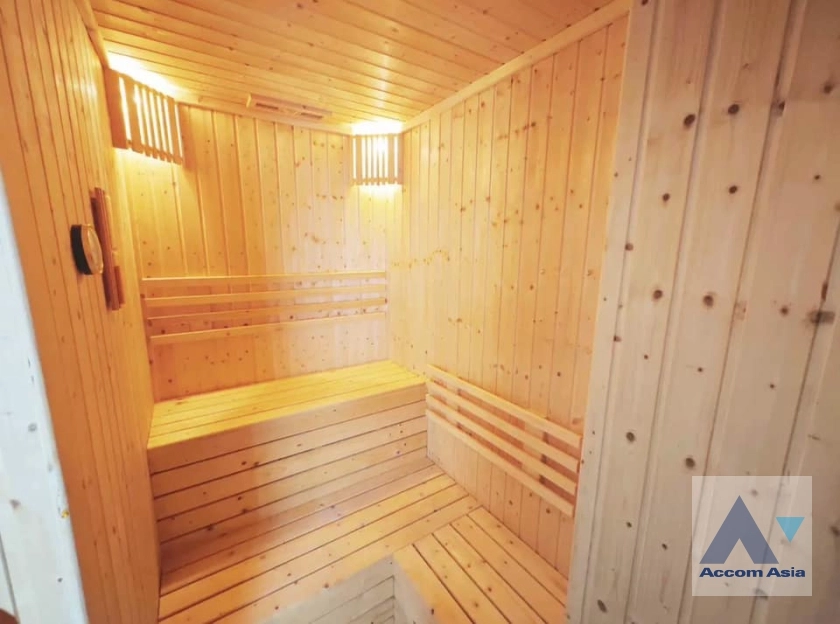 14  7 br House For Rent in Phaholyothin ,Bangkok BTS Saphan-Kwai AA36570