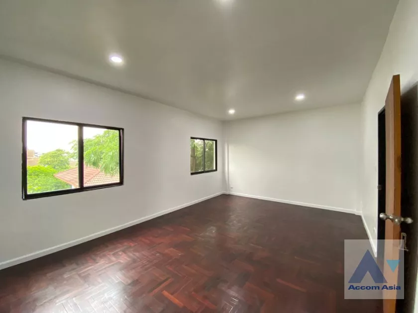 unitHome Office |  4 Bedrooms  Townhouse For Rent & Sale in Sukhumvit, Bangkok  near BTS On Nut (AA36575)
