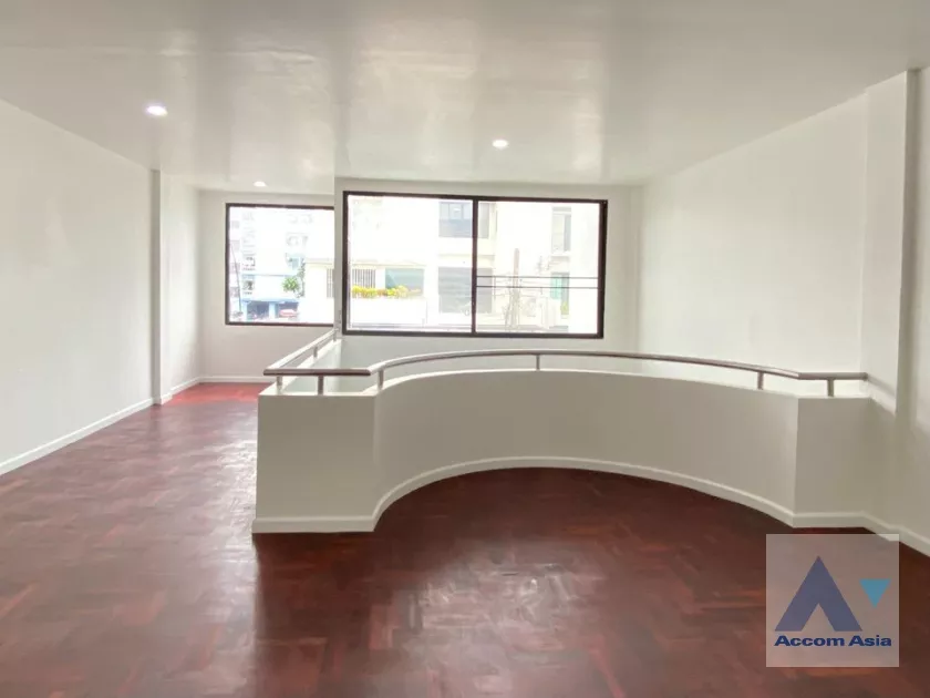 unitHome Office |  4 Bedrooms  Townhouse For Rent & Sale in Sukhumvit, Bangkok  near BTS On Nut (AA36575)