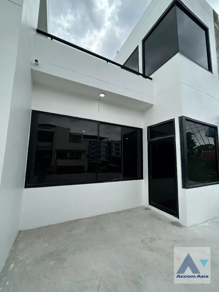 12  4 br Townhouse for rent and sale in Sukhumvit ,Bangkok BTS On Nut AA36575