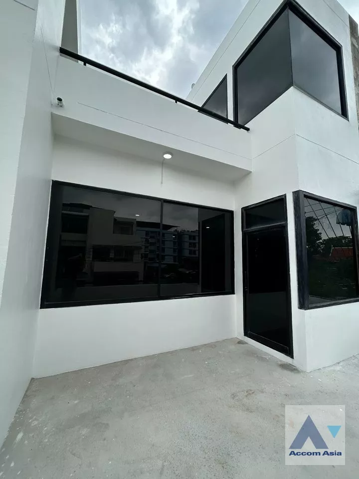 12  4 br Townhouse for rent and sale in pattanakarn ,Bangkok BTS On Nut AA36575